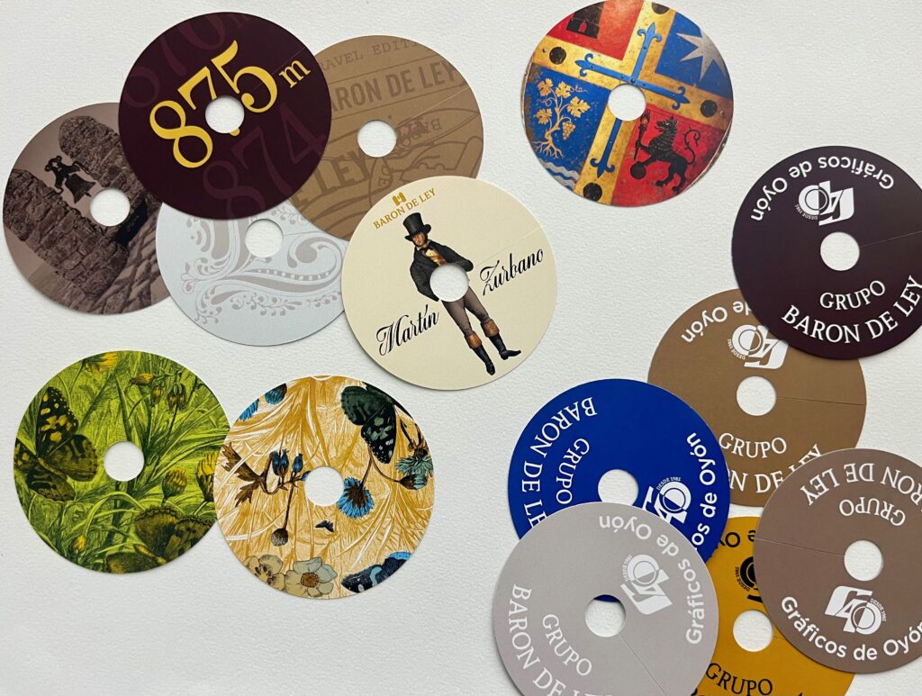 Gráficos de Oyón imprimió para este acto unos marcapáginas como obsequio al Grupo Barón de Ley con algunas de sus etiquetas más icónicas.