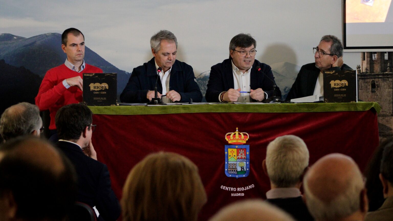 De izquierda a derecha, Fernando Vega, de Barón de Ley; Javier Pascual y Jorge Solana, de La Prensa del Rioja; y Javier Alonso, de Gráficos de Oyón