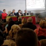 El público abarrotó la Sala Gonzalo de Berceo del Centro Riojano de Madrid.